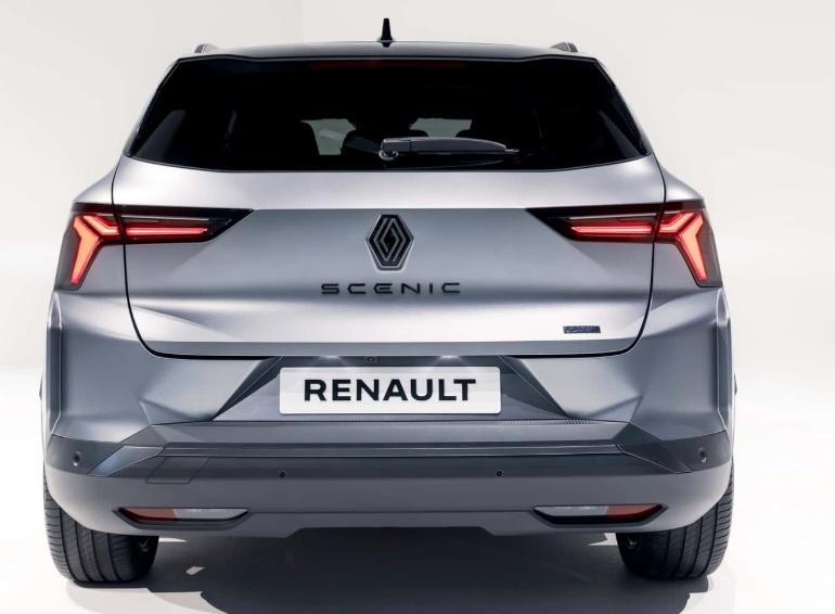 Renault изненада със смела рекламна кампания СНИМКИ