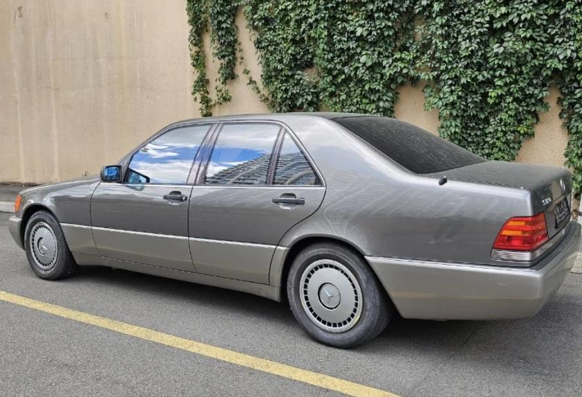 Намериха перфектно запазен емблематичен Mercedes S-Class W140 СНИМКИ