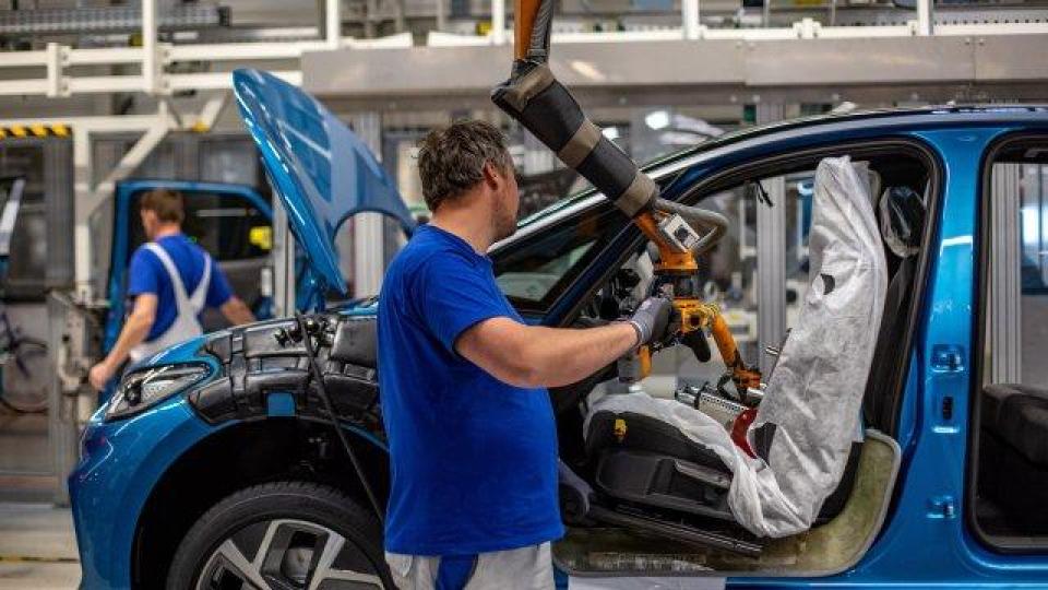 Европа призна неспособността на автоиндустрията си да устои на конкуренцията от Азия