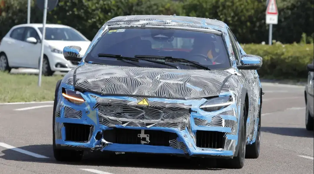 Ferrari тества първия си електрически автомобил: какво се знае за колата