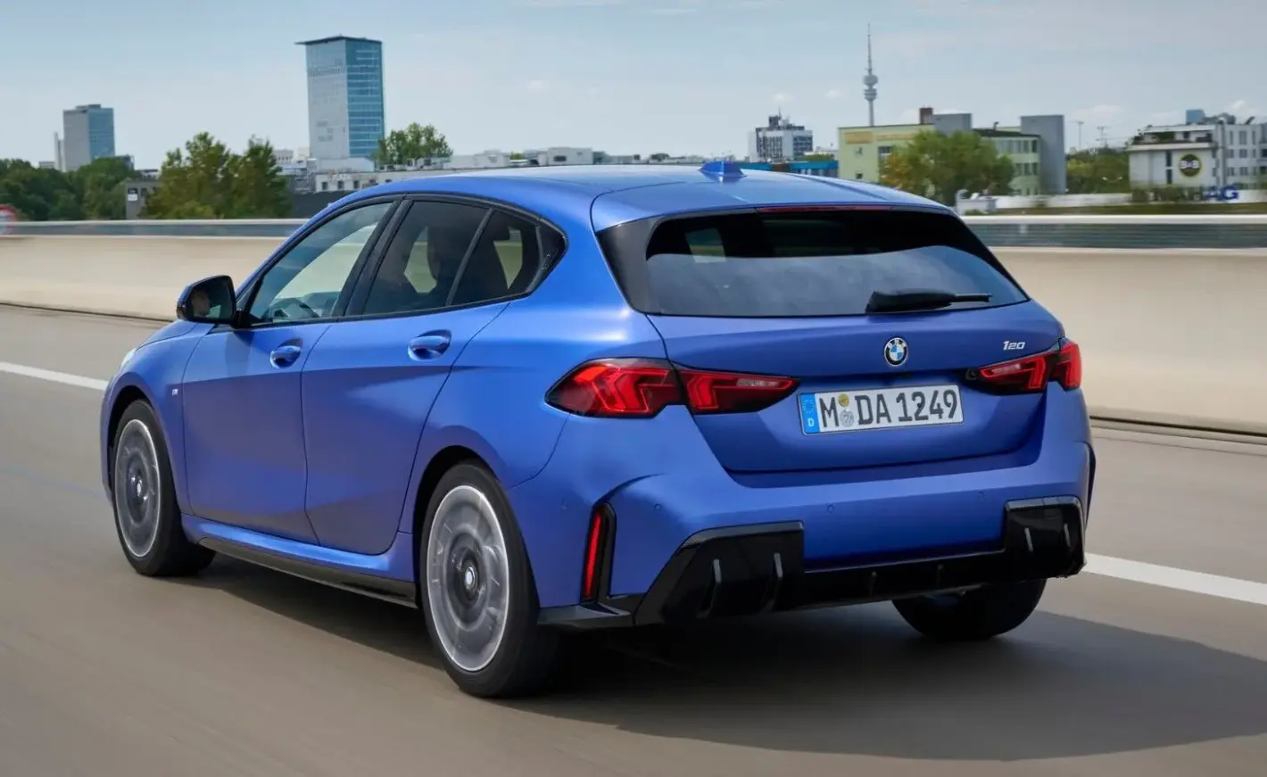 Най-достъпният модел на BMW показа дизайн на Kia СНИМКИ