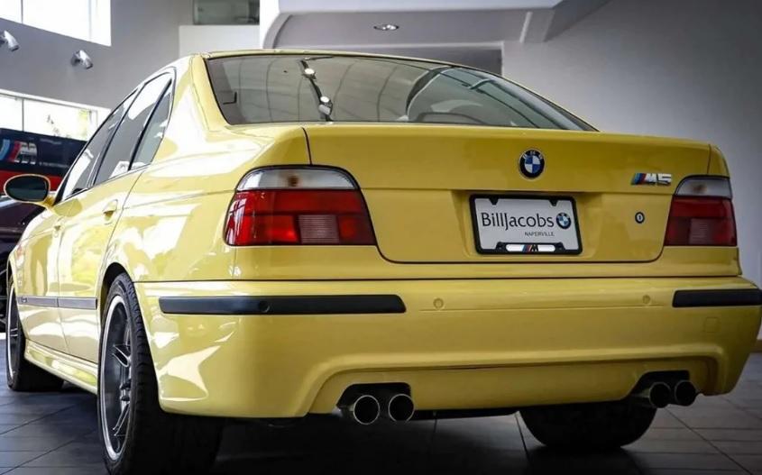 Пуснаха за продажба рядко BMW M5 E39 в перфектно състояние СНИМКИ