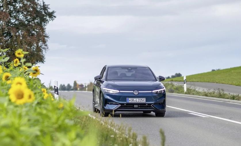 Нова електрическа кола на Volkswagen изненада с големия си пробег СНИМКИ