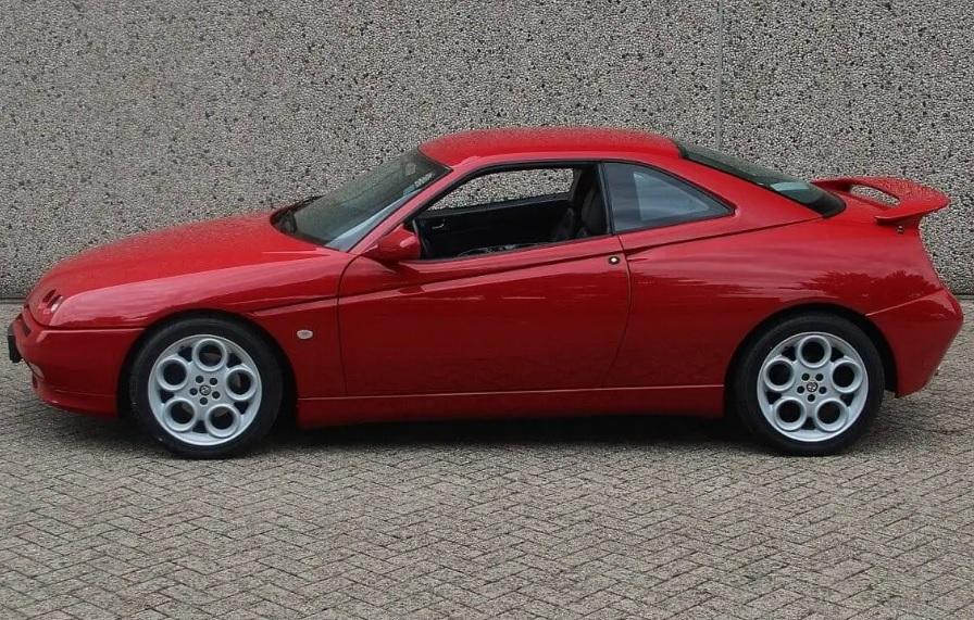 Какво представляваше Alfa Romeo GTV - една от най-красивите коли в света СНИМКИ