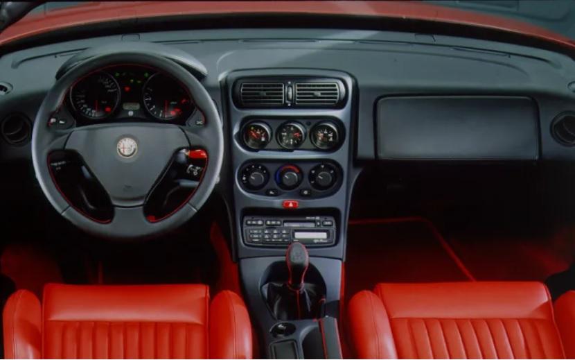 Какво представляваше Alfa Romeo GTV - една от най-красивите коли в света СНИМКИ