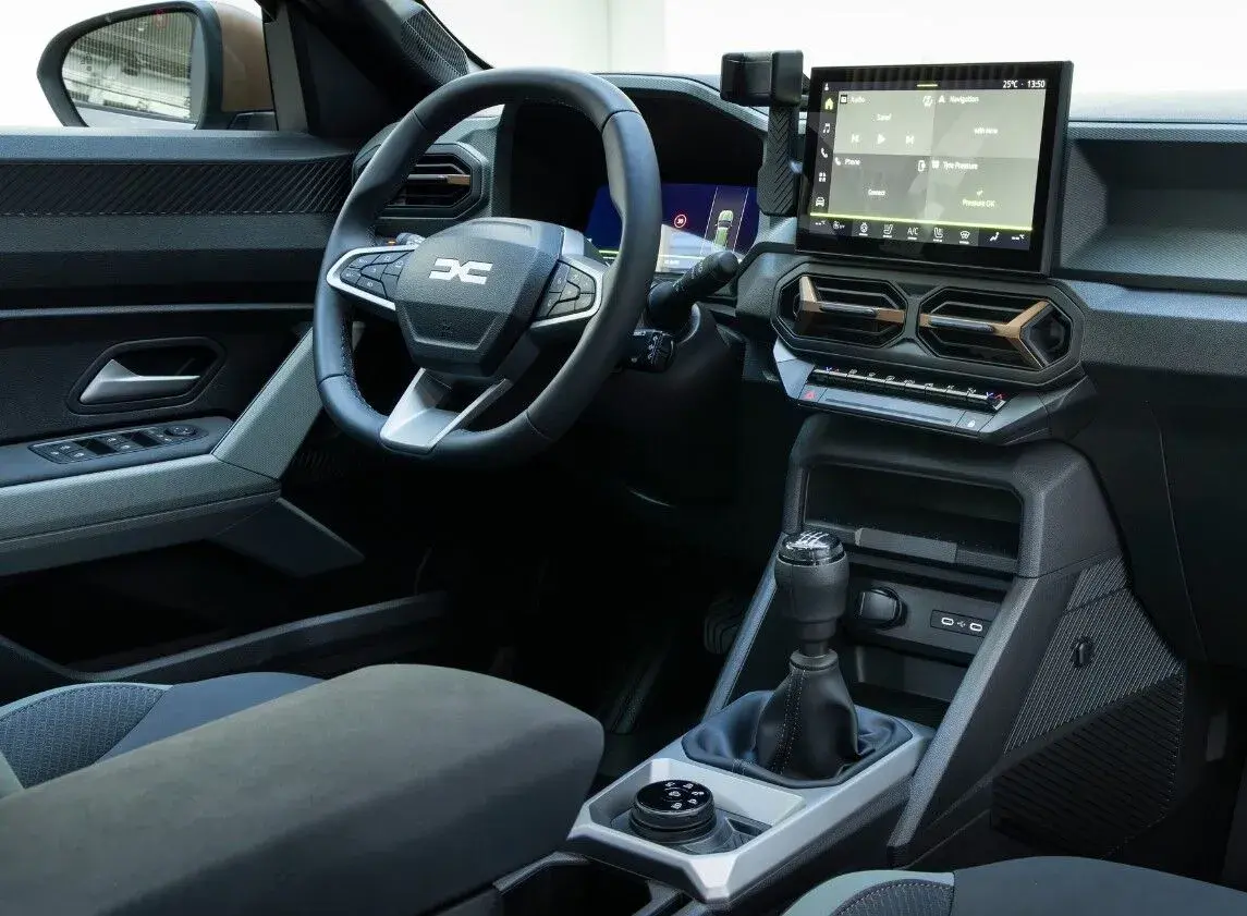 Какви са разликите между Dacia Bigster и Duster: СНИМКИ и подробности
