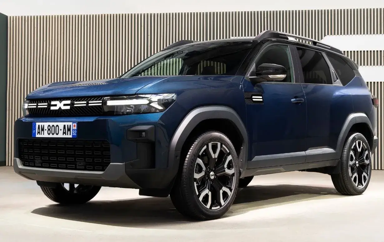 Какви са разликите между Dacia Bigster и Duster: СНИМКИ и подробности