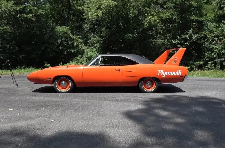 Намериха знаменит спортен автомобил за $300 000, изглежда като нов ВИДЕО