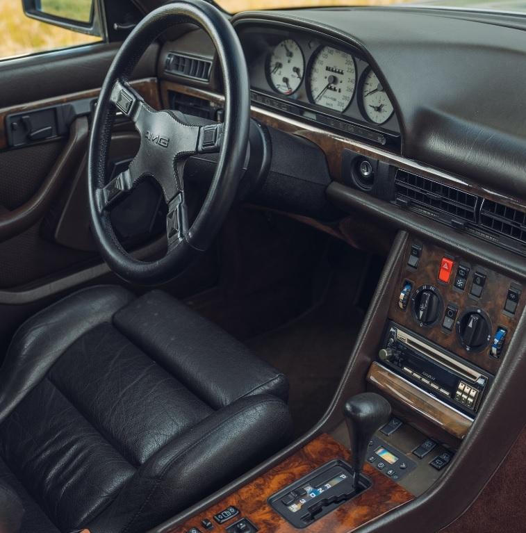 Превърнаха луксозен Mercedes S-Class от 80-те в представително семейно комби СНИМКИ