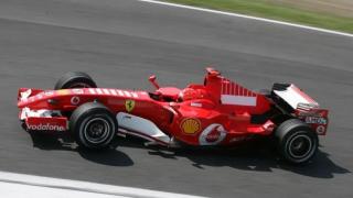 Пуснаха за продажба успешния болид на Михаел Шумахер СНИМКИ