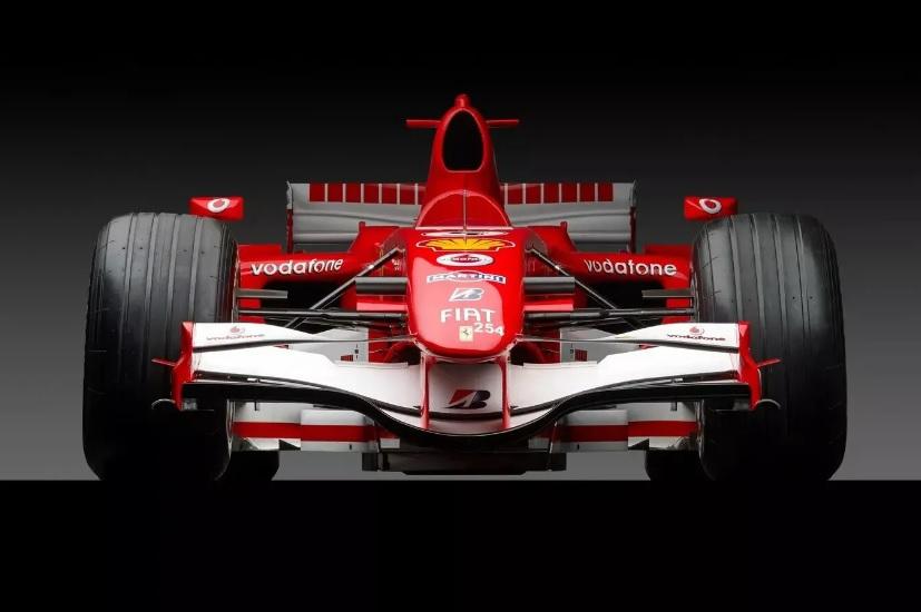 Пуснаха за продажба успешния болид на Михаел Шумахер СНИМКИ