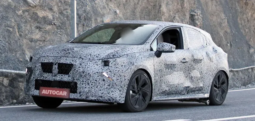 Напълно нов дизайн и повече мощност: Новият Renault Clio Шпионска СНИМКА