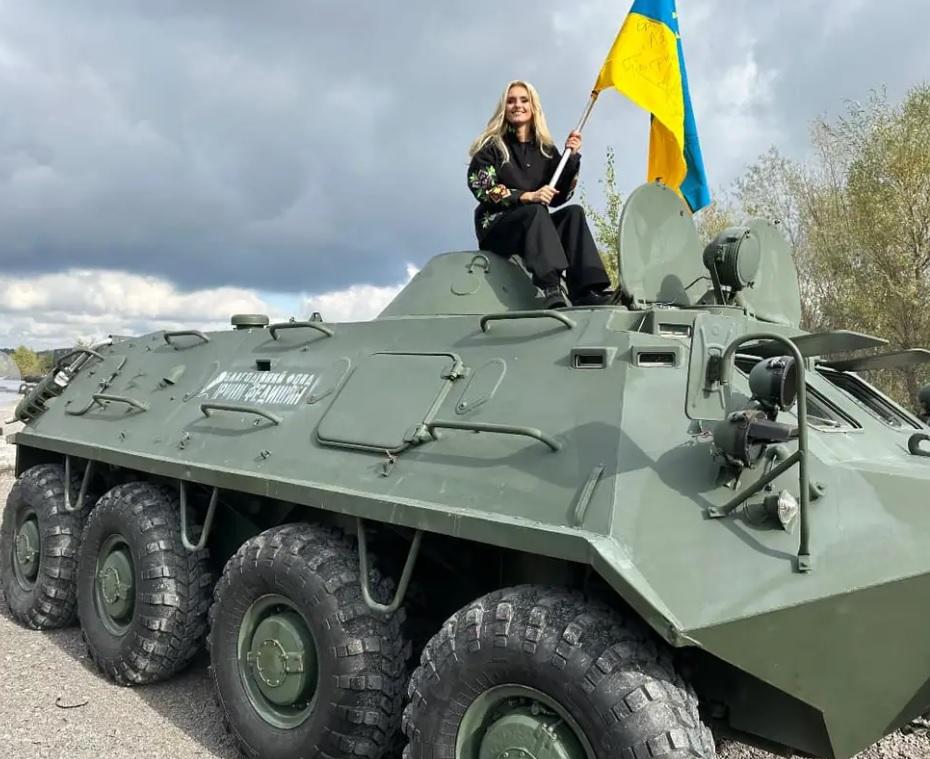 Певица предаде БТР на украинските сили, военната машина е като изпратените от България ВИДЕО