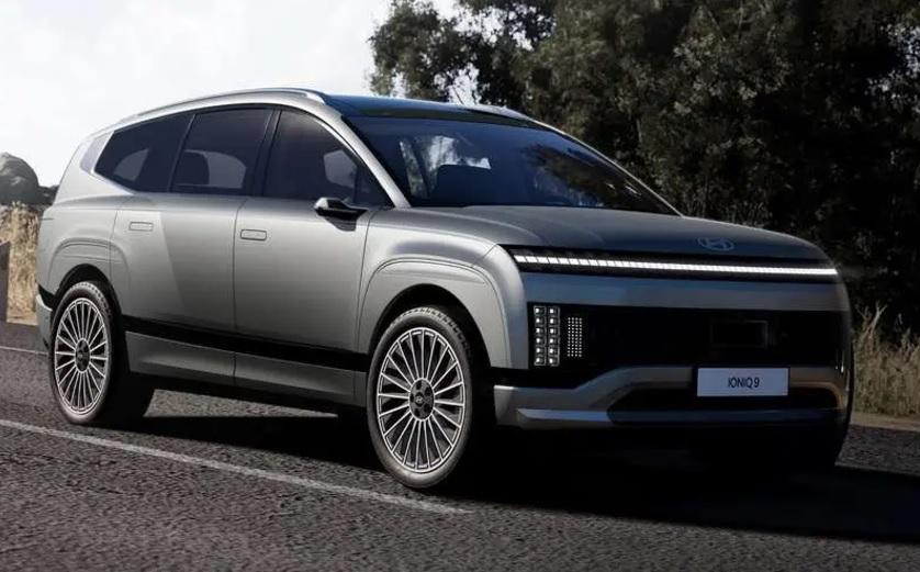Hyundai показа новия си триредов електрически кросоувър СНИМКИ