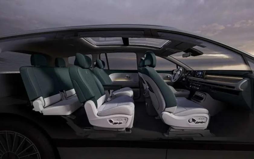 Hyundai показа новия си триредов електрически кросоувър СНИМКИ