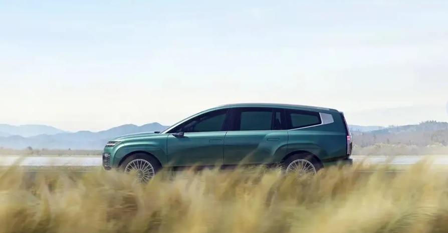 Hyundai показа новия си триредов електрически кросоувър СНИМКИ