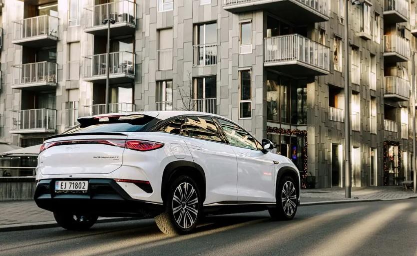 BYD показа новия си автомобил Sealion 07 в Европа СНИМКИ