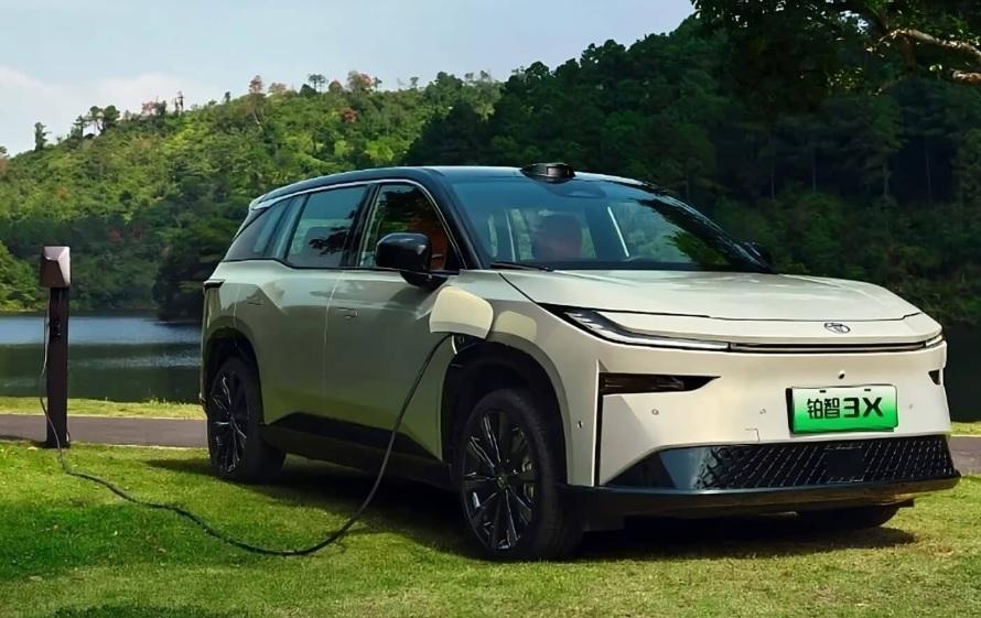 На пазара излиза бюджетен електрически автомобил Toyota СНИМКИ