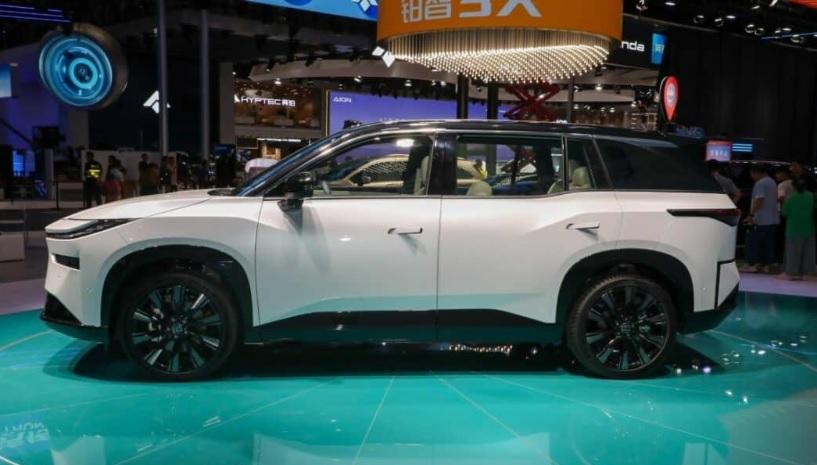 На пазара излиза бюджетен електрически автомобил Toyota СНИМКИ