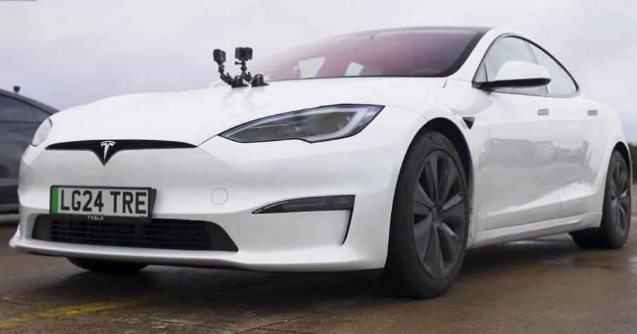 Сравниха в интересна драг битка електрическите Audi, Porsche и Tesla ВИДЕО