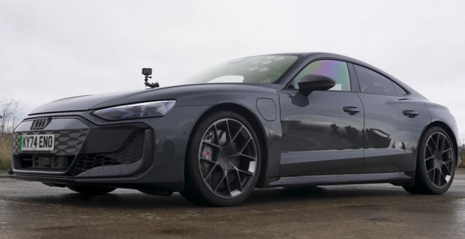 Сравниха в интересна драг битка електрическите Audi, Porsche и Tesla ВИДЕО