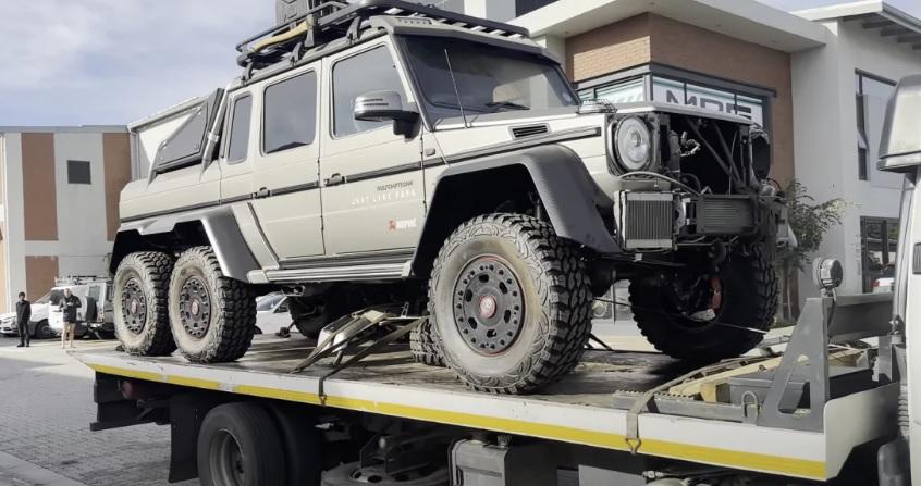 Изоставиха на улицата гигантски всъдеход Mercedes-Benz G63 AMG 6X6 ВИДЕО