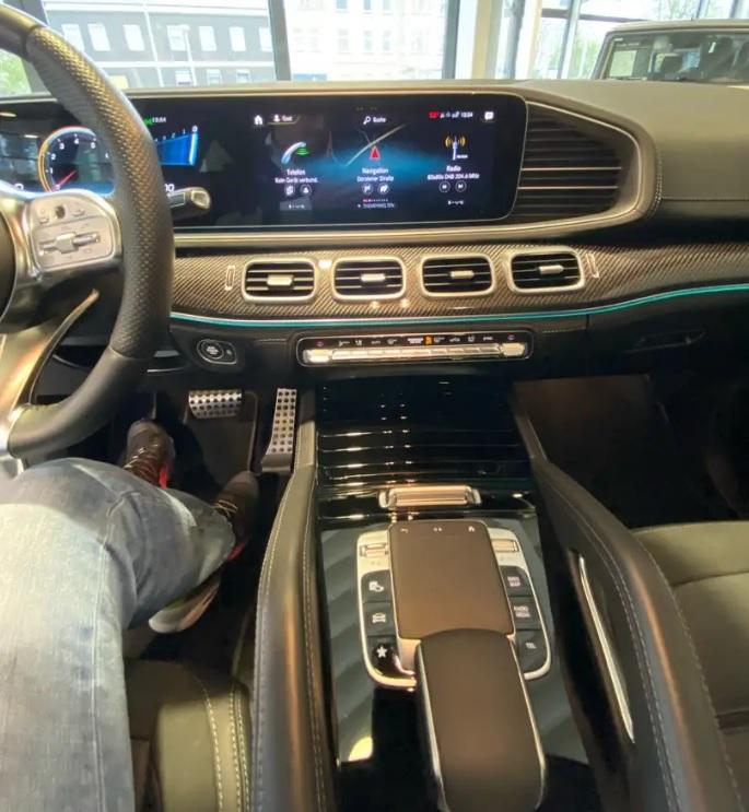 Пуснаха за продажба Mercedes на Ерлинг Холанд СНИМКИ
