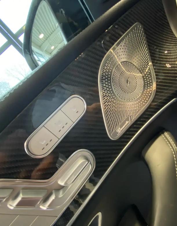 Пуснаха за продажба Mercedes на Ерлинг Холанд СНИМКИ