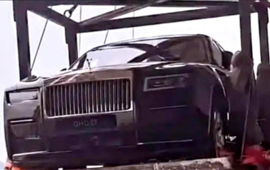 Необичайно: Качиха Rolls-Royce в пентхаус на 44-ия етаж ВИДЕО