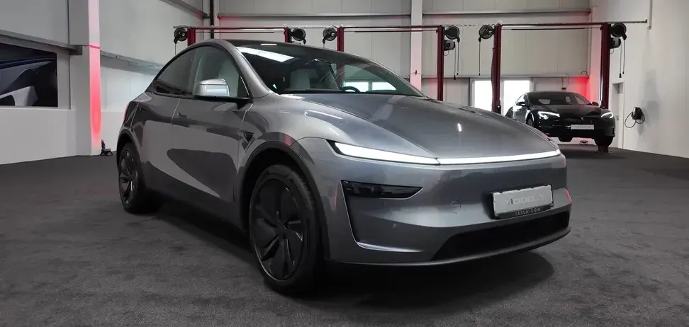 Дългоочакваният евтин кросоувър Tesla беше показан онлайн СНИМКИ