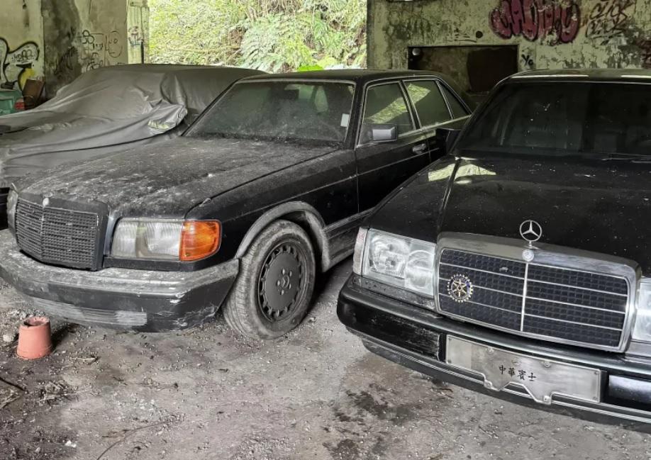 В изоставен склад намериха автомобили Mercedes СНИМКИ