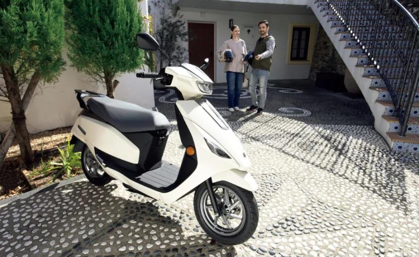 Suzuki показа нов електрически скутер на ниска цена СНИМКИ