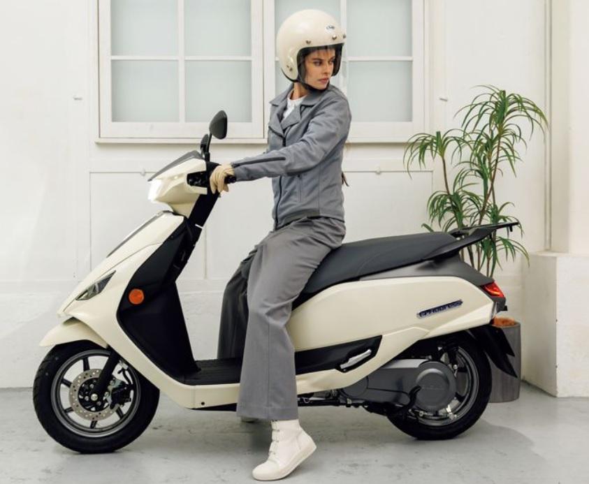 Suzuki показа нов електрически скутер на ниска цена СНИМКИ