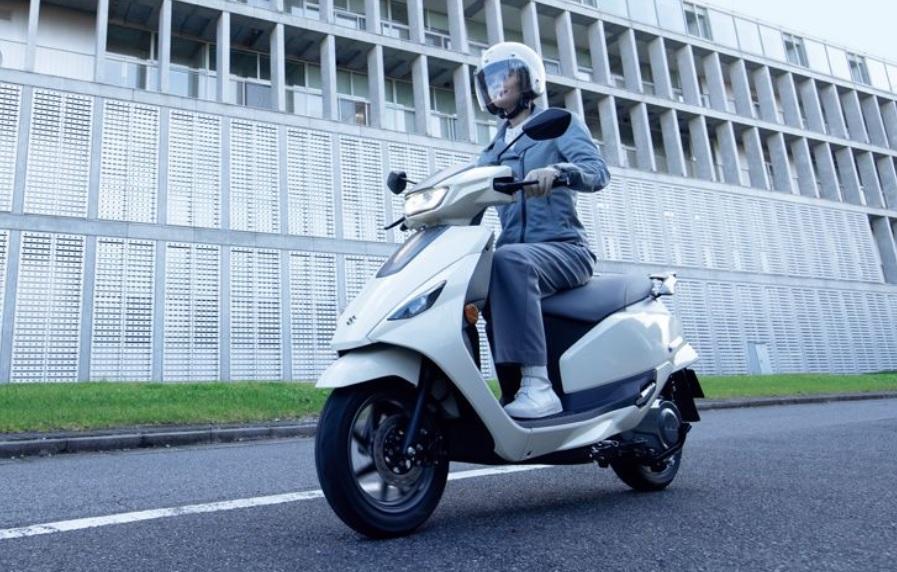 Suzuki показа нов електрически скутер на ниска цена СНИМКИ
