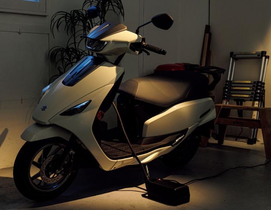 Suzuki показа нов електрически скутер на ниска цена СНИМКИ