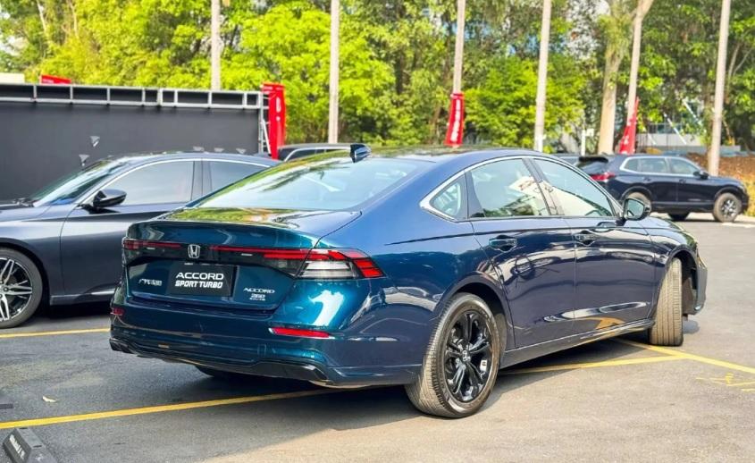 Показаха обновения Honda Accord, ето как изглежда и какво е оборудването СНИМКИ