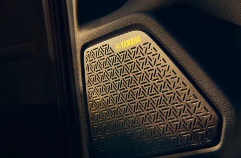 Mitsubishi представи обновения Outlander, а цената е... СНИМКИ