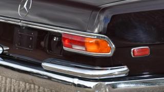 Пуснаха за продажба луксозния винтидж Mercedes на Джак Никълсън СНИМКИ