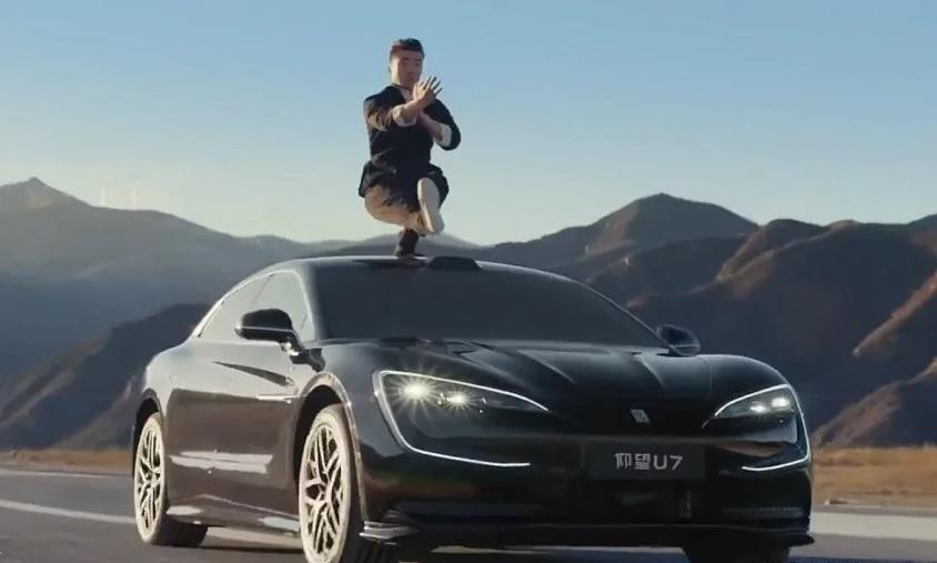 Този автомобил има изумително окачване, показаха го нагледно ВИДЕО