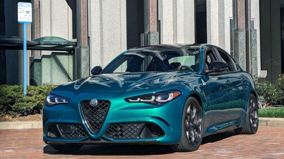 Топ 10 на най-бързите седани