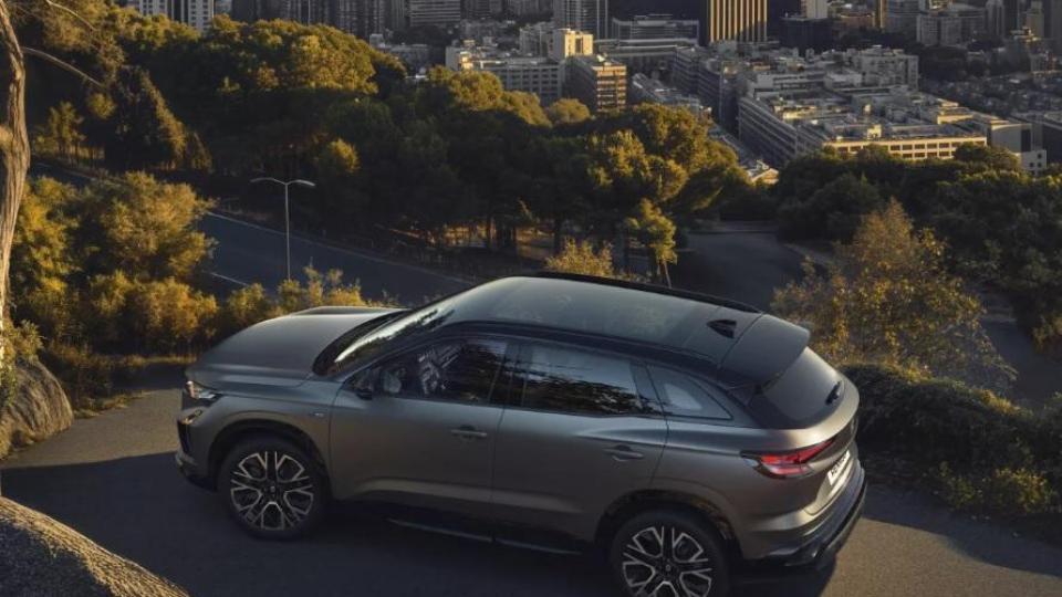 Показаха новия кросоувър Renault, ето какви са характеристиките СНИМКИ