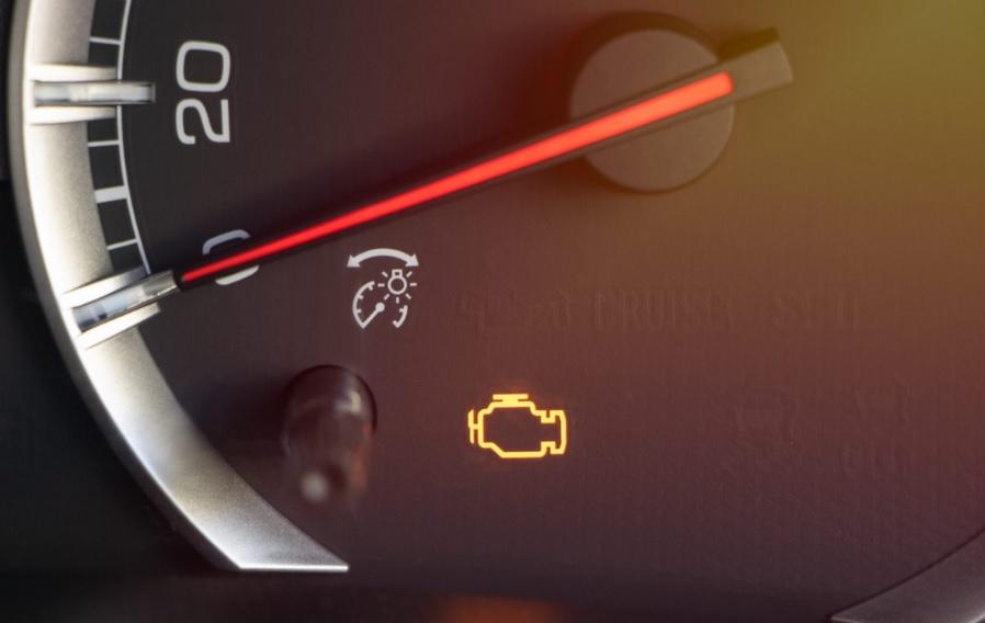 Кои са причините за появата на индикатора Check Engine