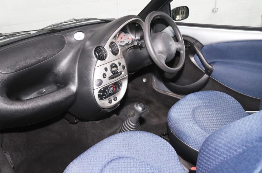 Капсула на времето: Намериха Ford Ka от 2000-те в отлично състояние ВИДЕО