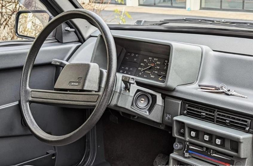 Рядка версия на ВАЗ-2108 се продава в САЩ СНИМКИ