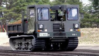 Ето за какво служи на фронта необичайната машина Morooka с две кабини отпред ВИДЕО