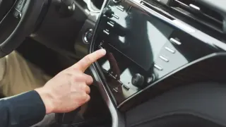 Колко точно пари ще спестите, ако изключите климатика и другите системи в колата?