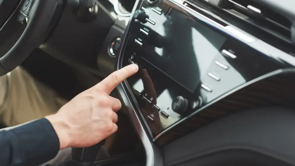 Колко точно пари ще спестите, ако изключите климатика и другите системи в колата?