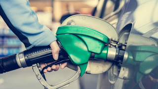 Българите пестят от гориво по бензиностанциите с помощта на "гермаския трик"