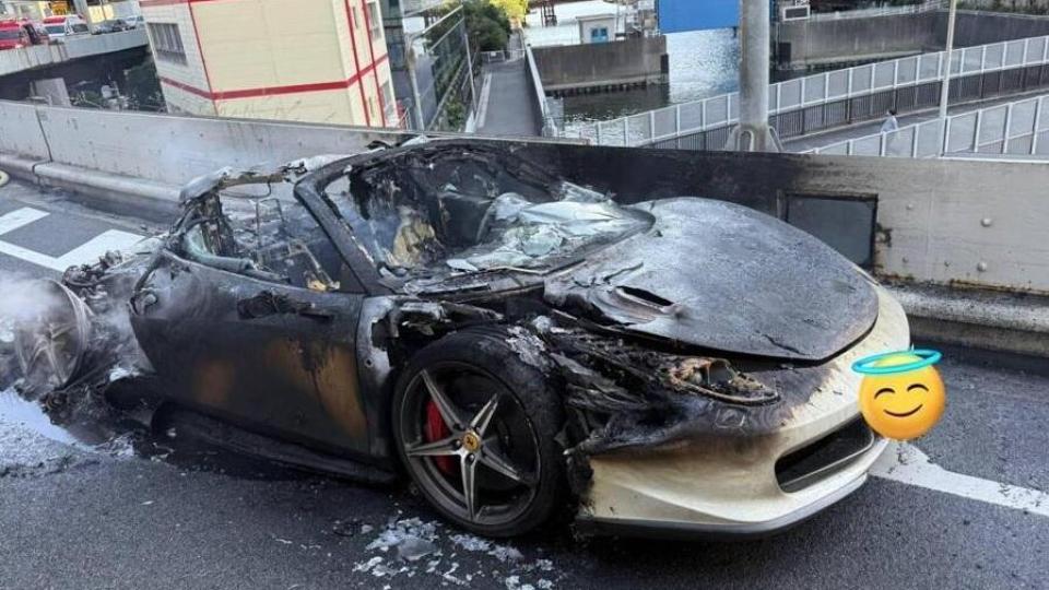 Този мъж си купи мечтаната кола, но машината изгоря още при първото каране СНИМКИ