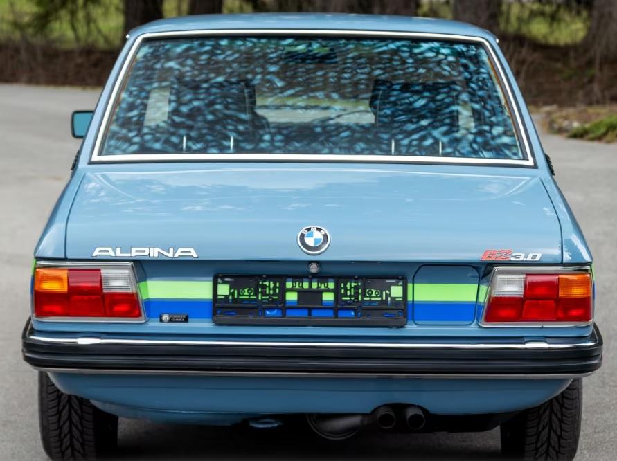 Пуснаха за продажба един от първите и най-редки заредени седани на BMW СНИМКИ